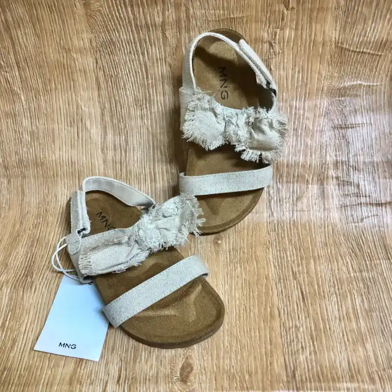 Sandalias Mango color beige