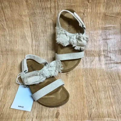 Sandalias Mango color beige