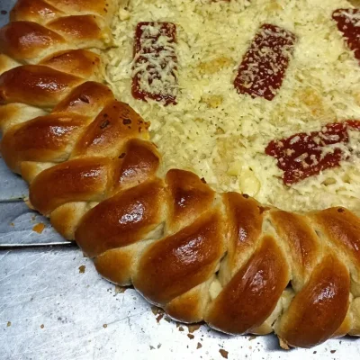 Tarta trenzada de  dulce de guayaba y queso