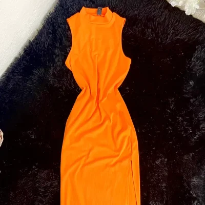 Vestido Naranja con Cuello
