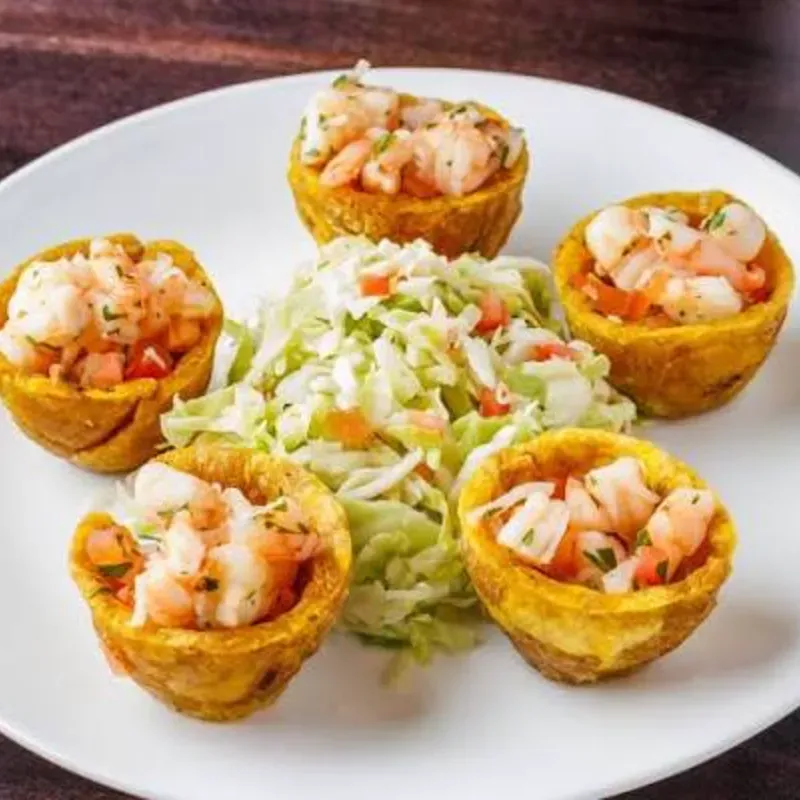 Tostones rellenos con camarones