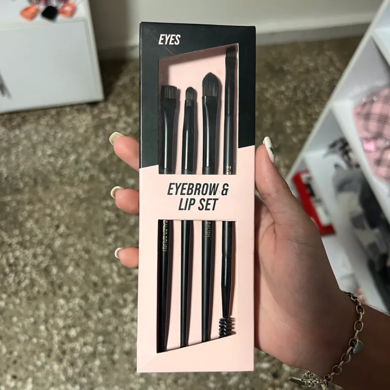 Set de brochas para labios y cejas