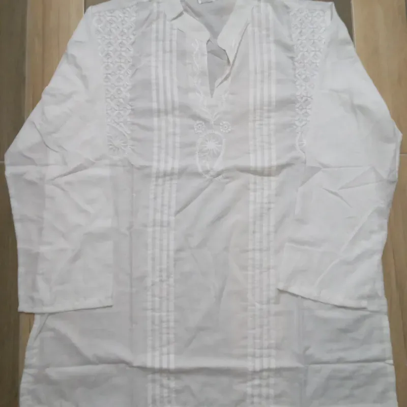 Blusas bordadas blancas