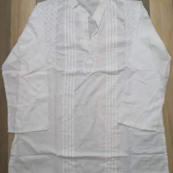 Blusas bordadas blancas