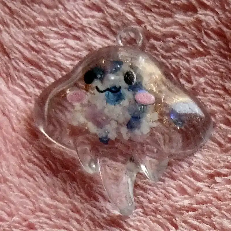 Dije figura fluorescente de resina medusa