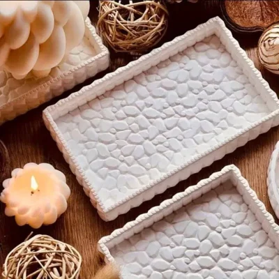 Bandeja rectangular de yeso, con elegante diseño estilo empedrado y bordes acolchados