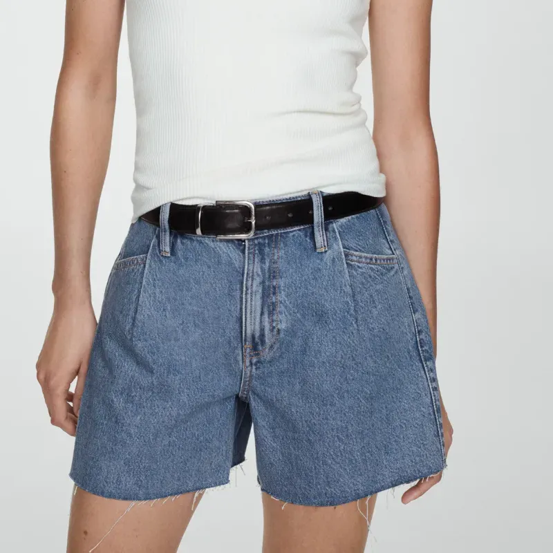 Shorts vaqueros bajo deshilachado