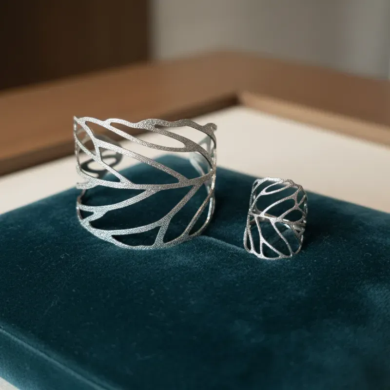 Conjunto pulsera y anillo plateados