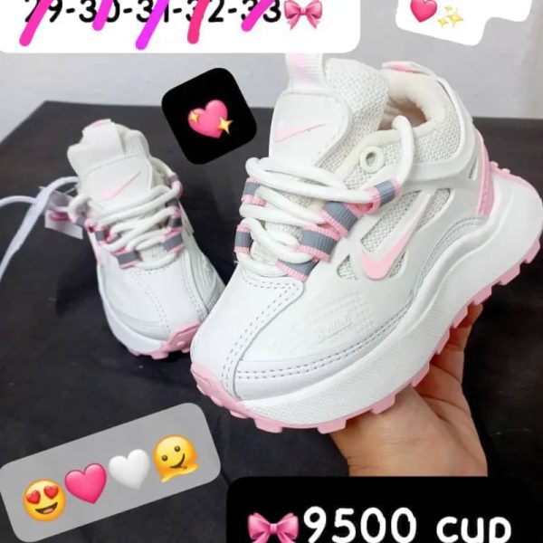 NIKE BAILLELI DETALLE ROSA CLARO