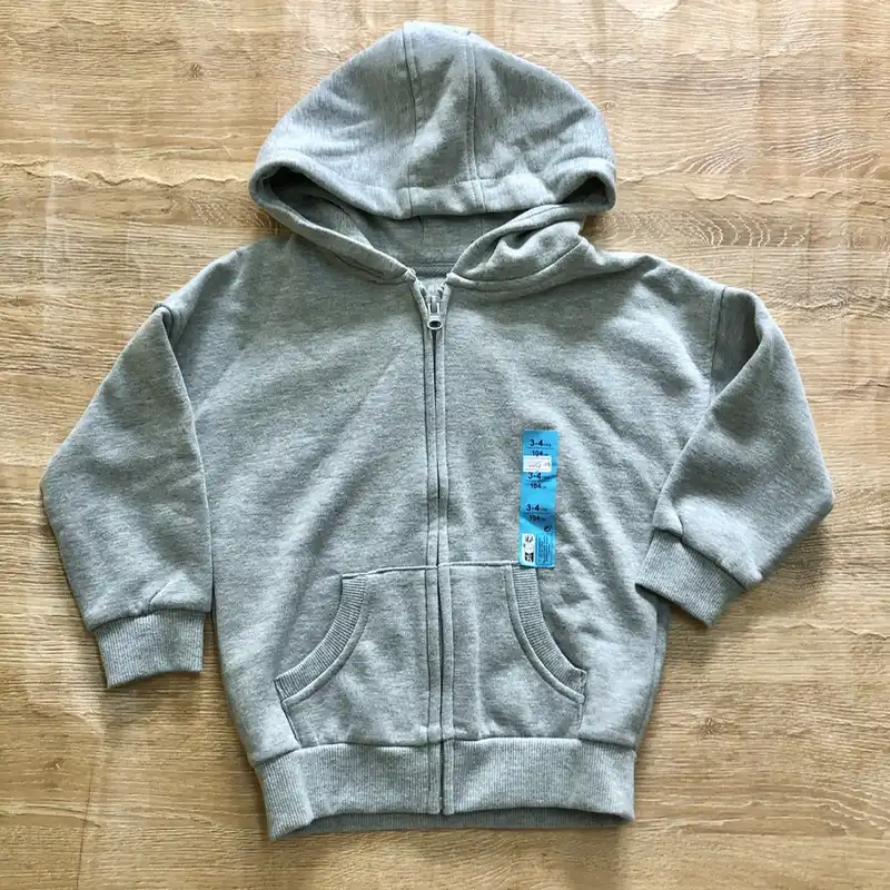 Abrigo con gorro color gris