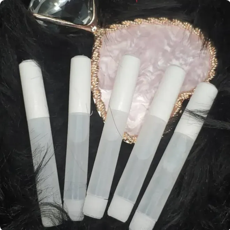 Pegamento de tubito para uñas