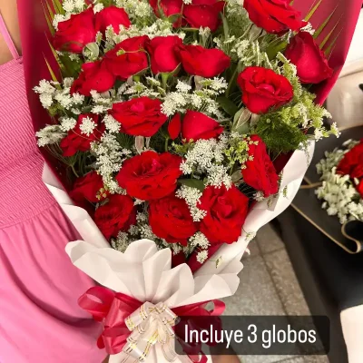 Ramo de rosas naturales con papel coreano