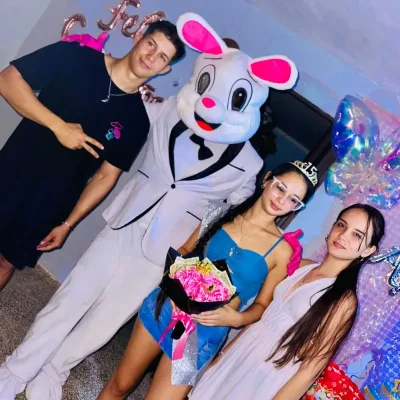 Clientes felices con sus entregas 