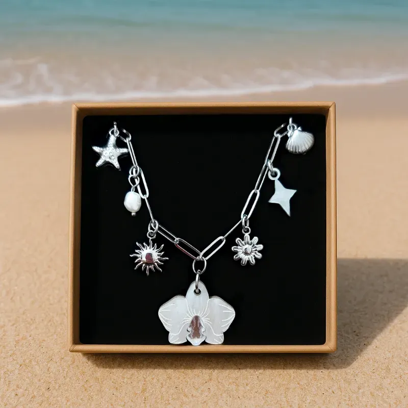 Collar plateado orquídea blanca