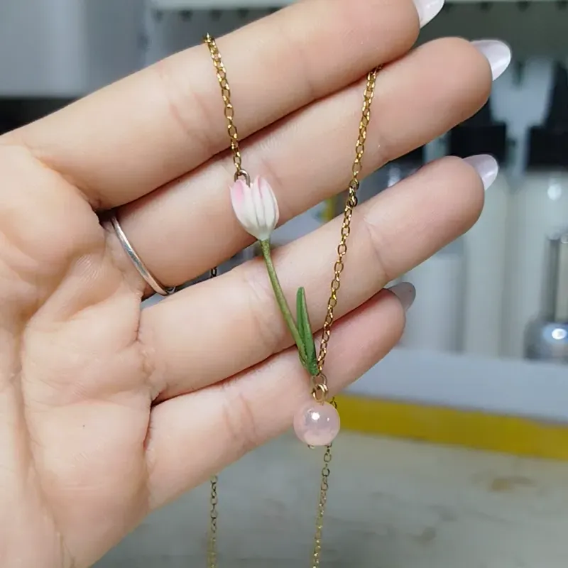 ✨ Tulipán Blanco con borde rosa y piedra traslúcida rosa✨