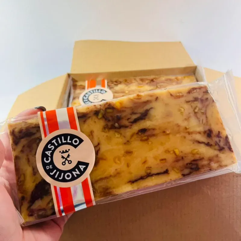 Turrón de yema a la naranja con chocolate