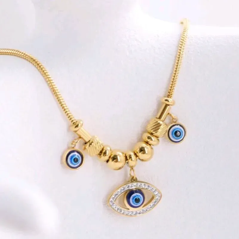 Collar con dijes de ojos turcos