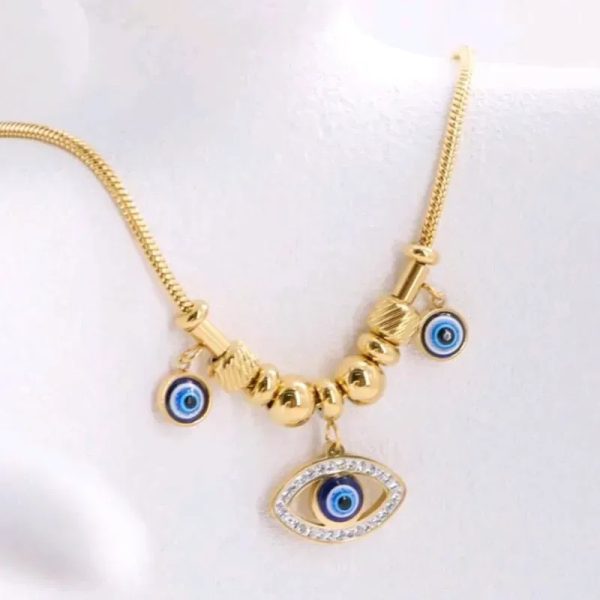 Collar con dijes de ojos turcos