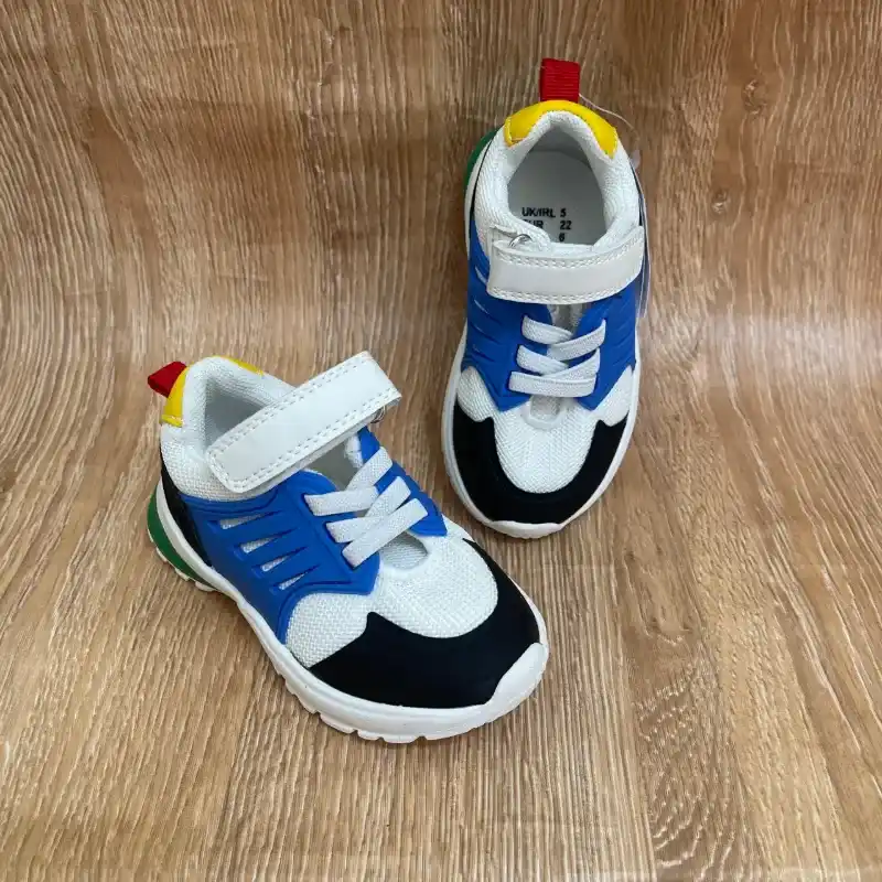 Tenis de varios colores