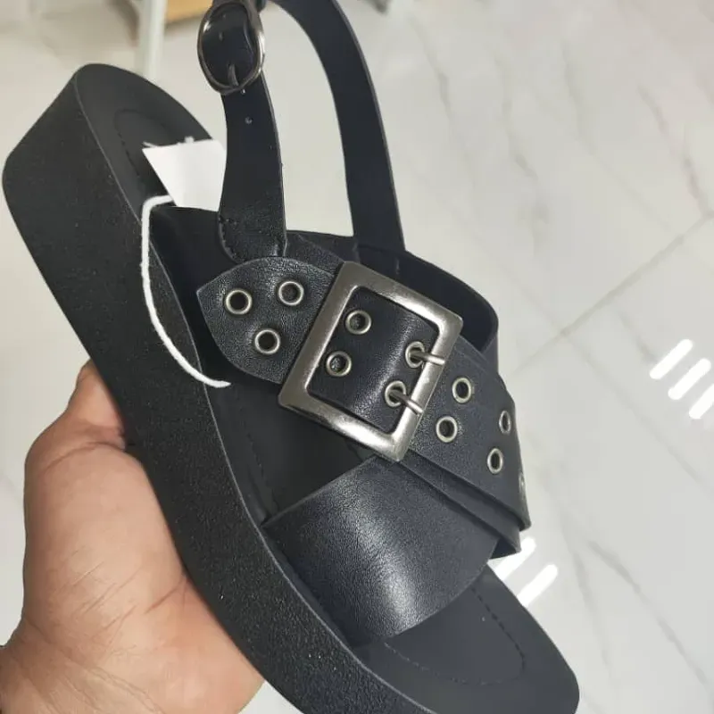 SANDALIAS FACE2FACE NEGRAS REMACHES