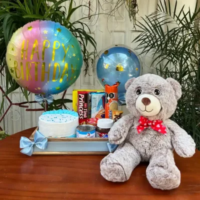 Caja con mini torta, confituras y peluche