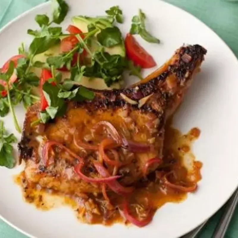 CHULETA DE CERDO CON MOJO PICÓN