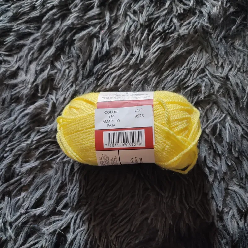 Estambre color amarillo claro