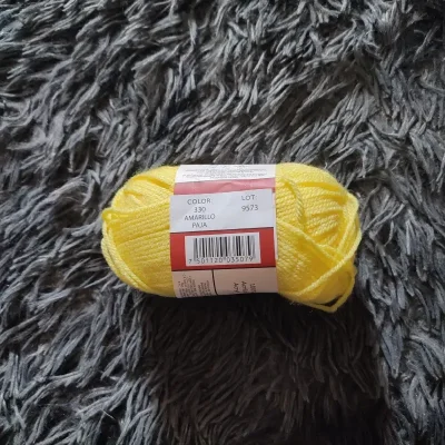 Estambre color amarillo claro