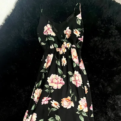 Vestido Negro de Flores