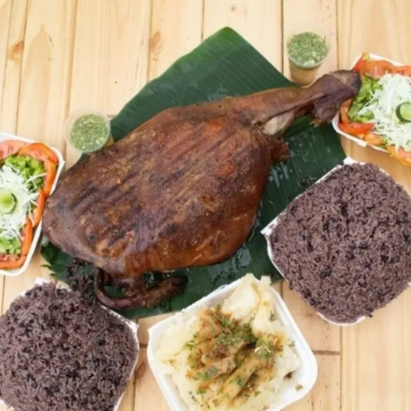 Combo para 15 personas. Pierna de cerdo asada