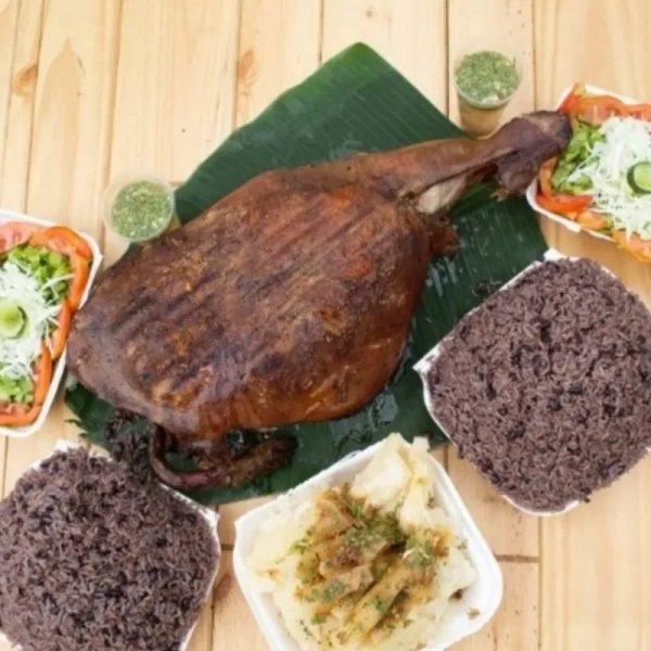 Combo para 15 personas. Pierna de cerdo asada