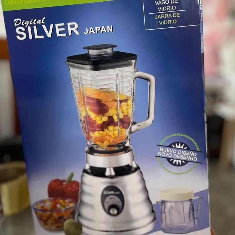 Batidora licuadora Marca Silver con jarra de vidrio