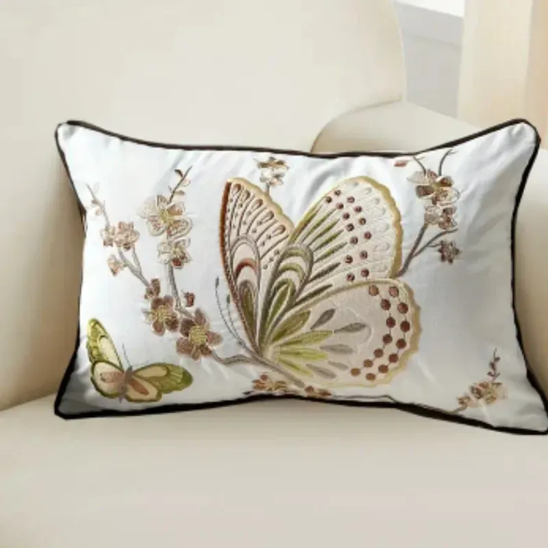 Cojín Mariposas bordadas