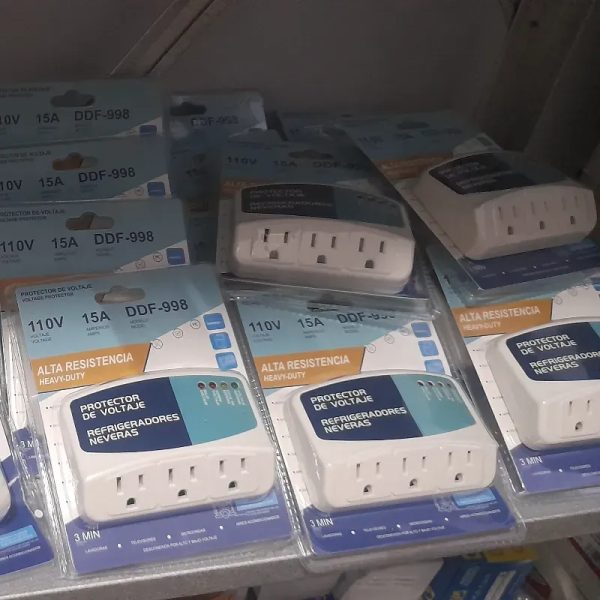 Protector de Voltaje 110V Triple ⚡ Estabilidad y Seguridad Total para sus Equipos