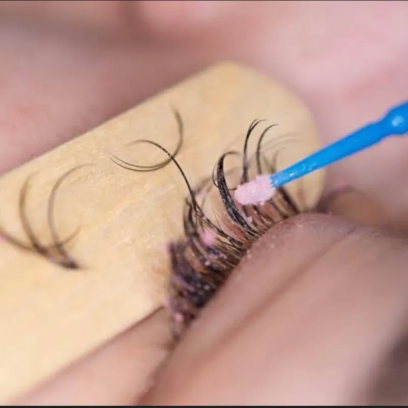 Retiro de pestañas pelo a pelo