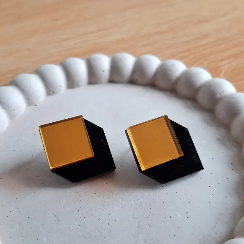 Bauhaus cuadraditos dorados