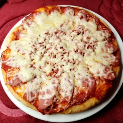Fast ‍♂️ Pizza  con Salchicha y Queso  Gouda 