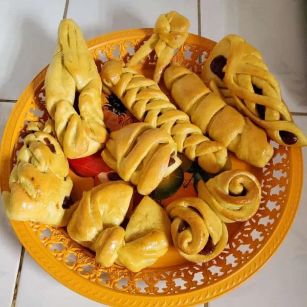 Pan con forma relleno de guayaba