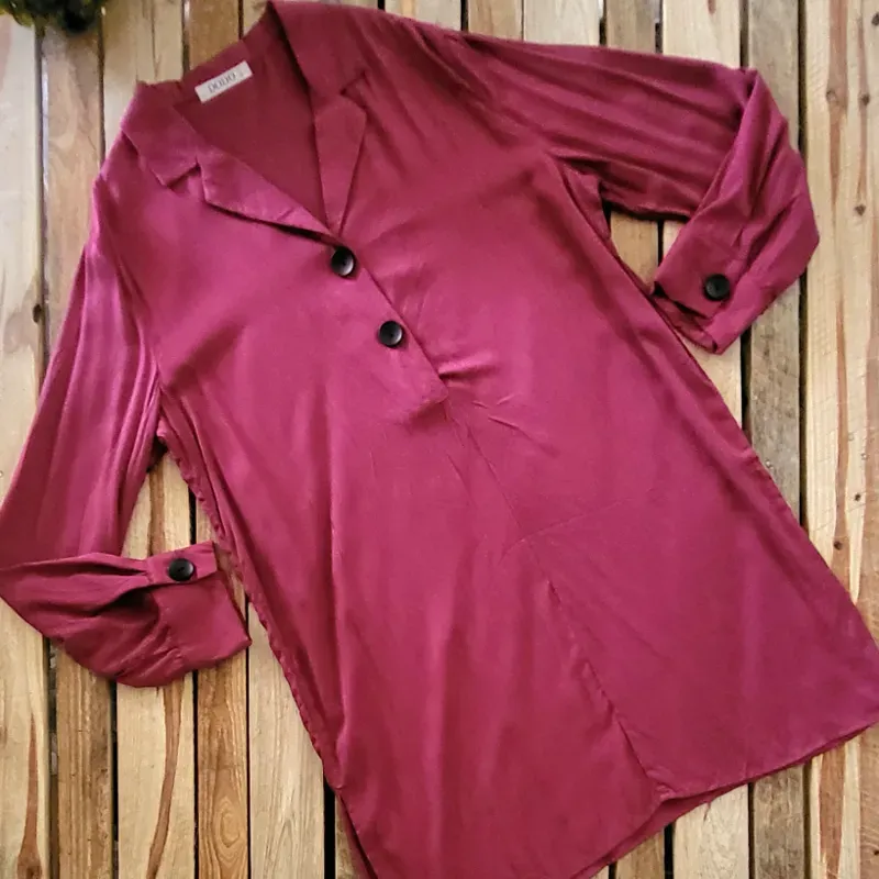 Vestido corto manga larga