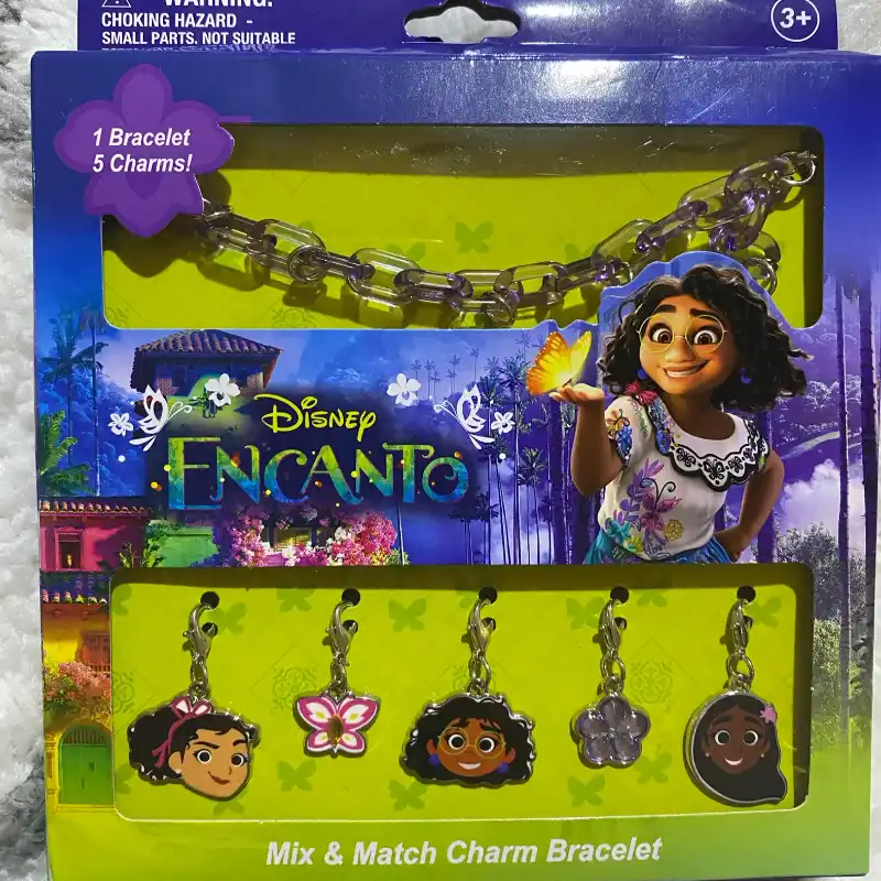 Brazalete cinco Charms $6 USD