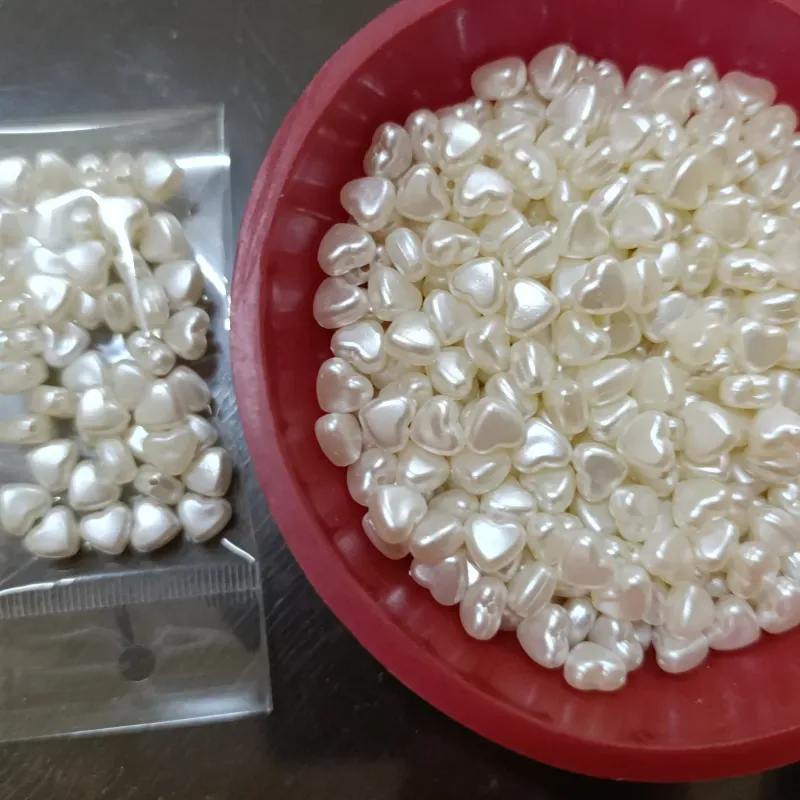 Cuentas en forma de corazón de 8mm blanco perlado