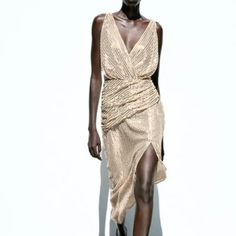 Vestido Zara de lentejuelas doradas