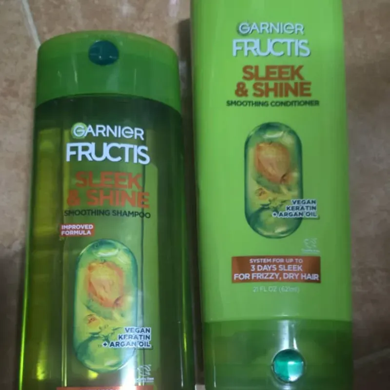 Juego de shampoo Garnier para cabello seco y con frizz