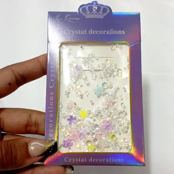 Piedras y flores en cristal