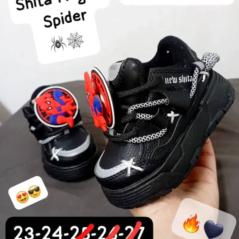 ADIDAS SHITA NEGRO DETALLES BLANCOS SPIDERMAN*