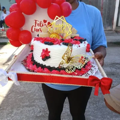 Bandeja decorada con pastel