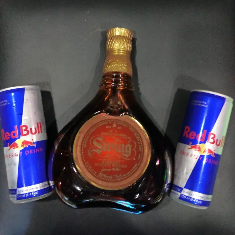Johnnie Walker SWING + 2 Redbull