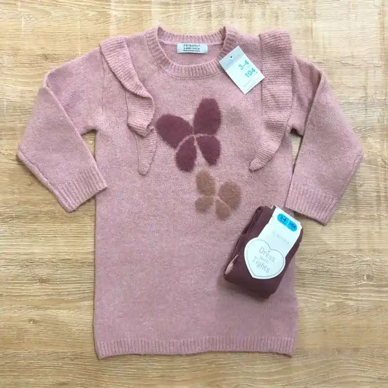 Vestido de mangas largas con mariposas