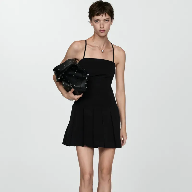 Vestido Mango corto negro con espalda cruzada