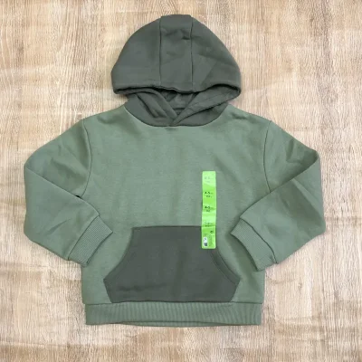 Abrigo con capucha color verde